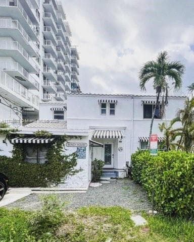 2811 Indian Creek Dr, Miami Beach FL 33140