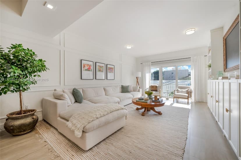 120 Salamanca Ave # 3B, Coral Gables FL 33134