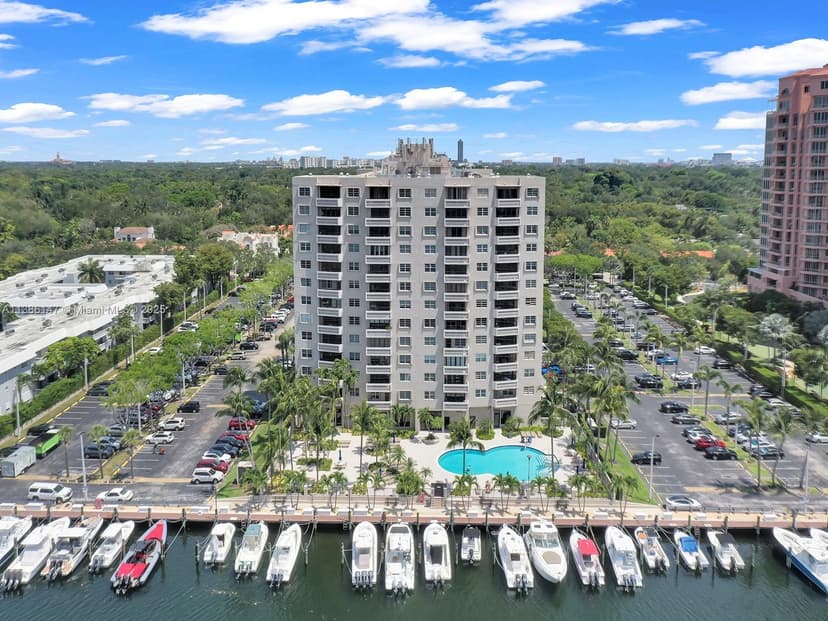 90 Edgewater Dr # 114, Coral Gables FL 33133