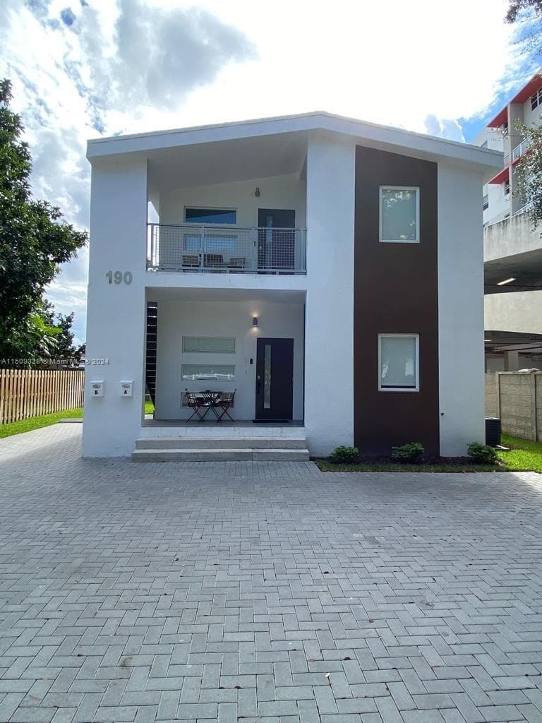 190 NW 57th St, Miami FL 33127