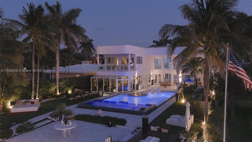 934 S Southlake Dr, Hollywood FL 33019