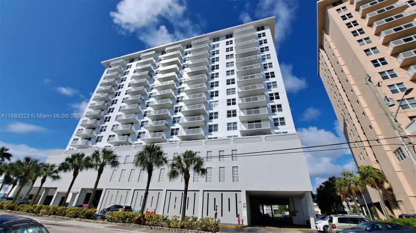 427 Golden Isles Dr # 5H, Hallandale Beach FL 33009