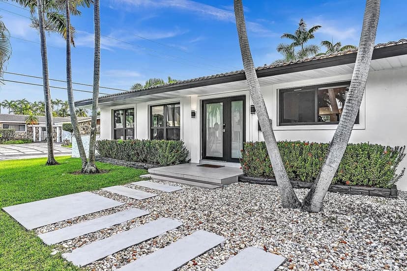 536 Hibiscus Dr, Hallandale Beach FL 33009