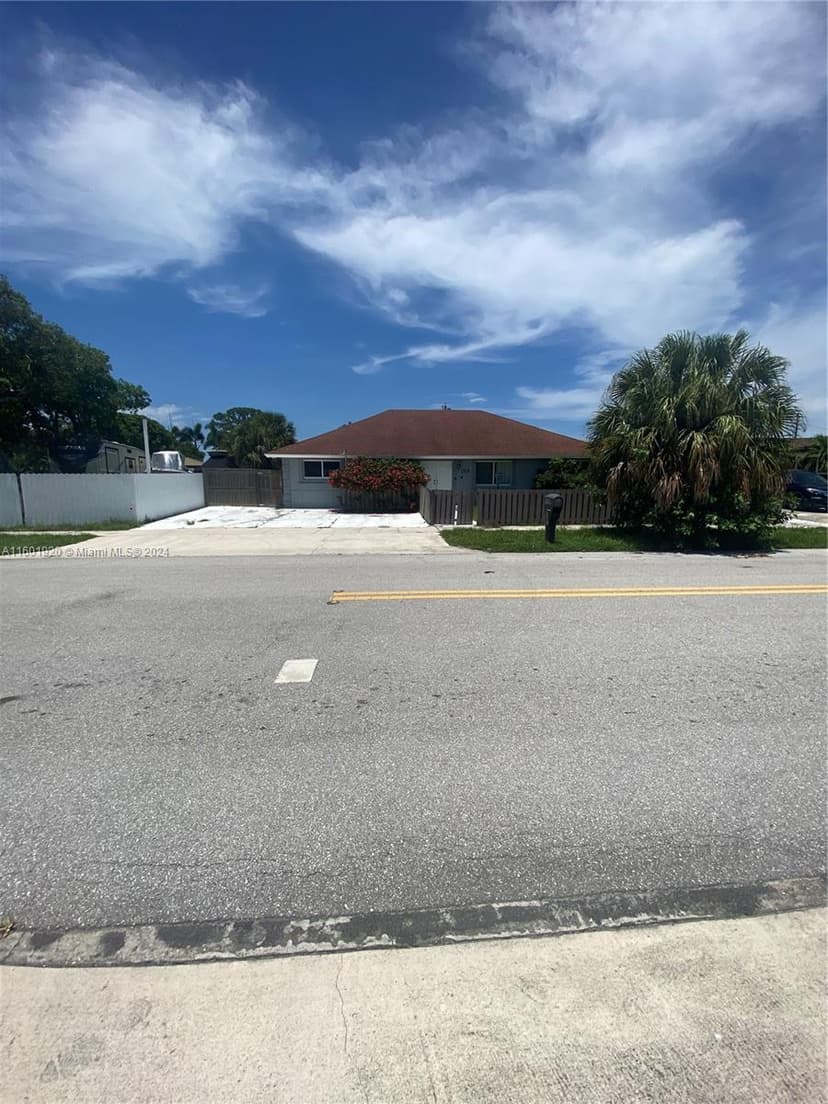 1926 Ramsey Dr, Lake Worth FL 33461