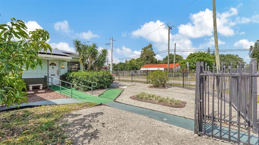 290 NW 188th St, Miami Gardens FL 33169