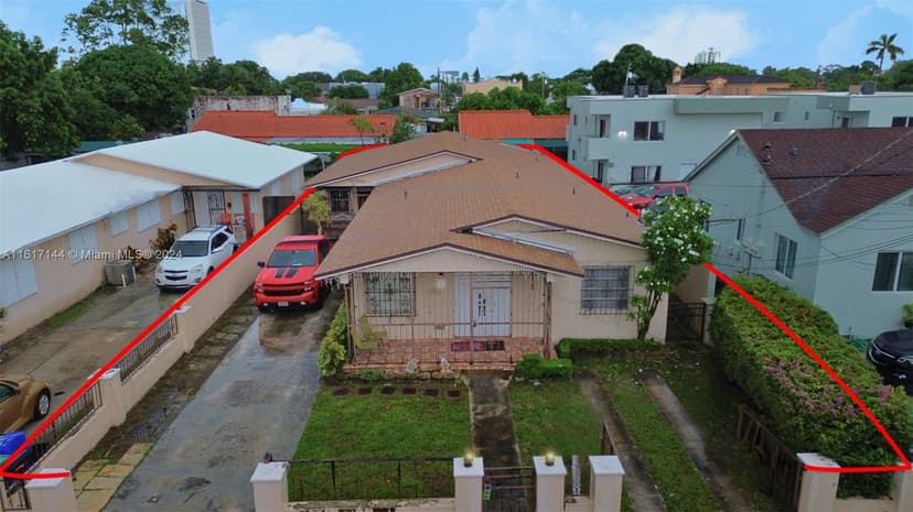 2752 SW 3rd St, Miami FL 33135