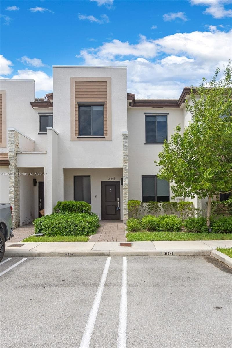 21442 NE 3rd Pl, Miami FL 33179