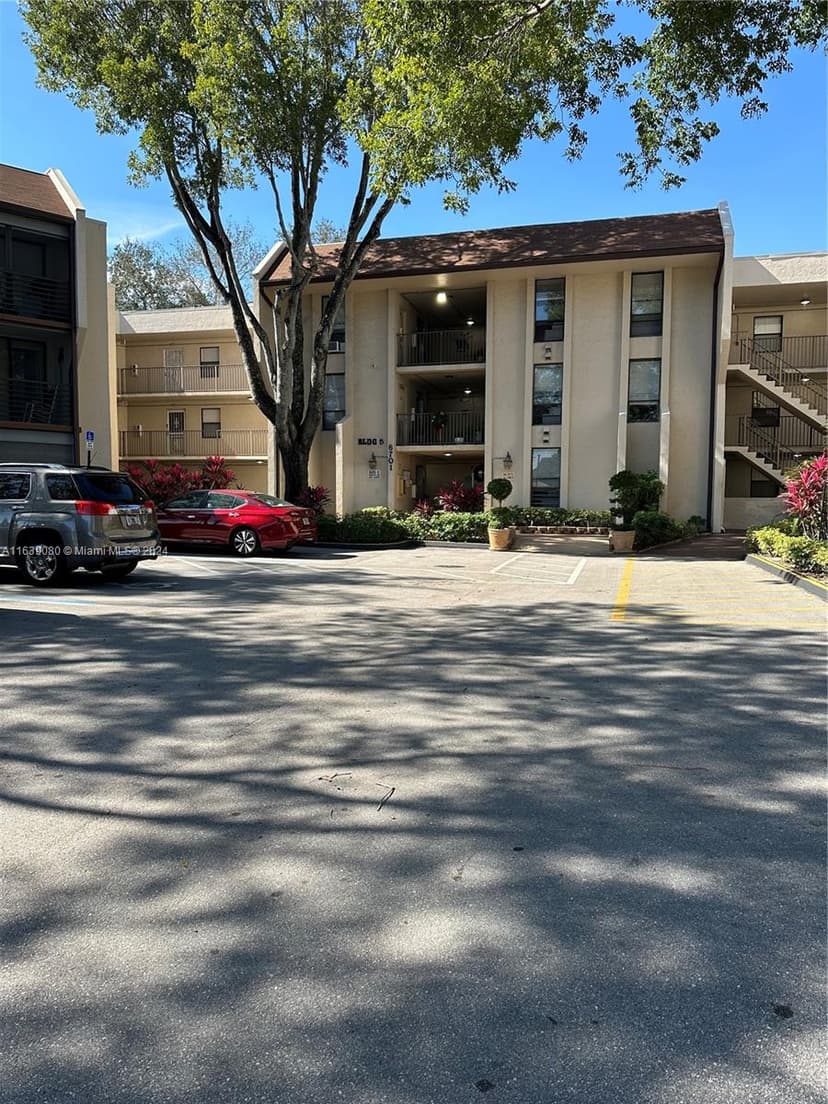 6701 N University Dr # 202, Tamarac FL 33321