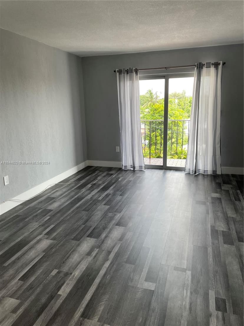 3075 NW 7th St # 302, Miami FL 33125