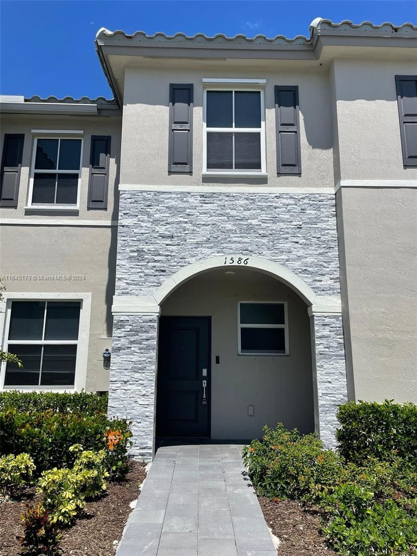 1586 SE 27th Ter # 1586, Homestead FL 33035