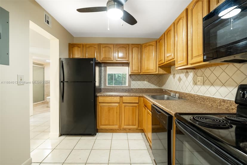 7900 S Colony Cir S # 101, Tamarac FL 33321