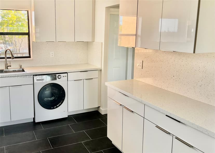 10467 Sunrise Lakes Blvd # 410, Sunrise FL 33322