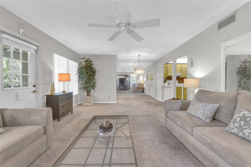 442 Pine Glen Ln # 2, Green Acres FL 33463