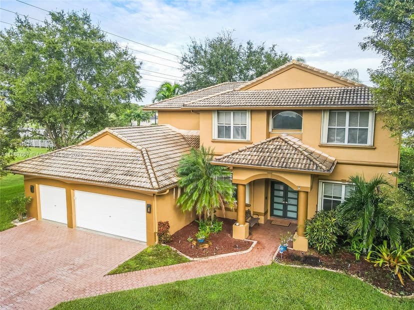 15841 SW 61st St, Davie FL 33331