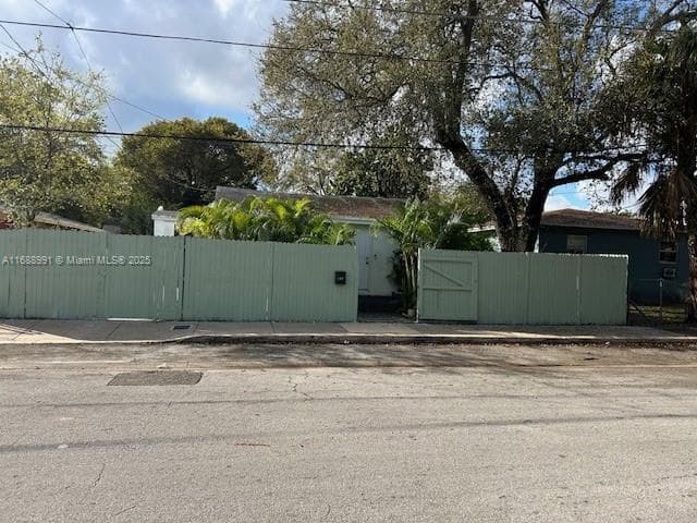 286 NW 57th St, Miami FL 33127