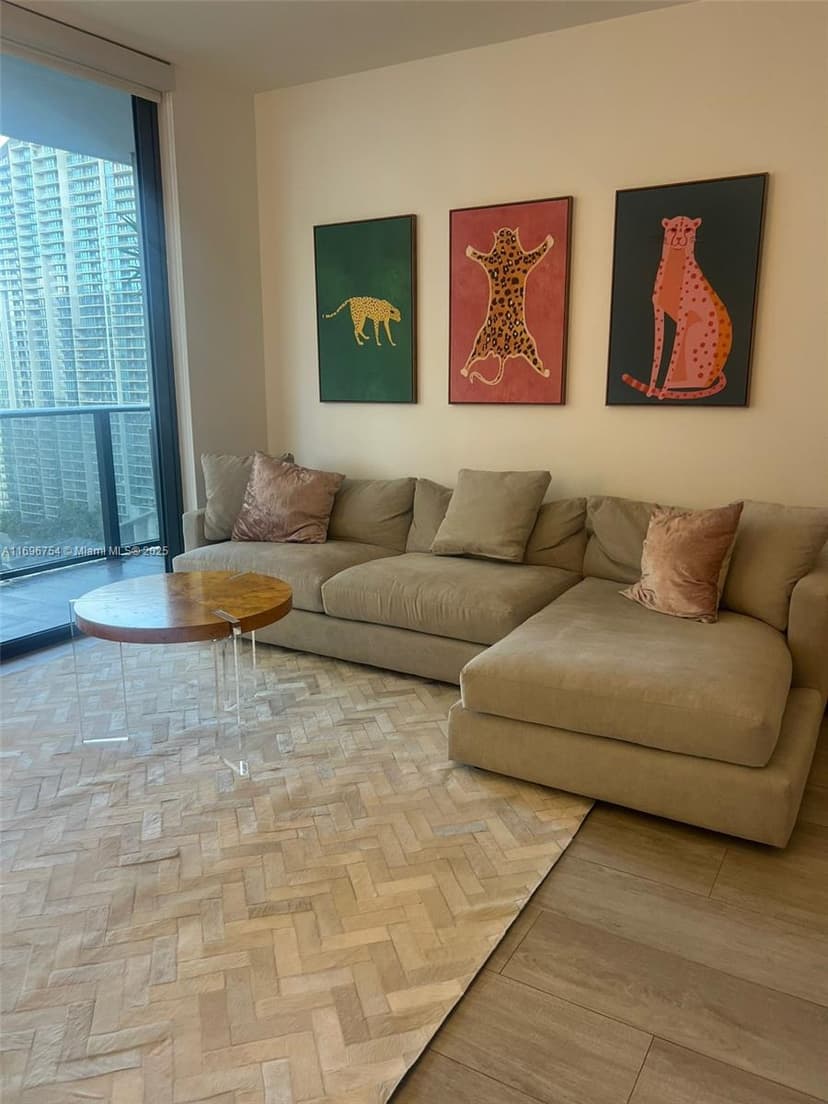 55 SW 9th St # 2610, Miami FL 33130