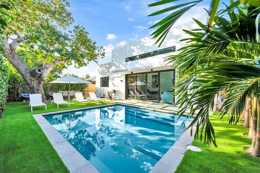 530 NW 41st St, Miami FL 33127