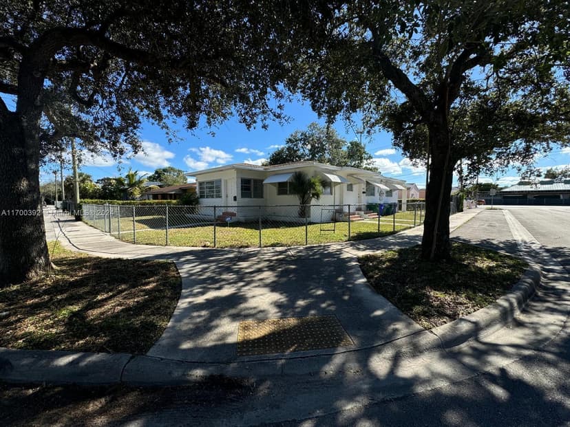 890 NW 55th St, Miami FL 33127