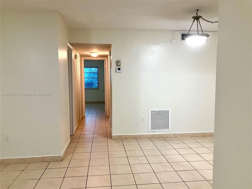 20275 NE 2nd Ave # 16, Miami FL 33179