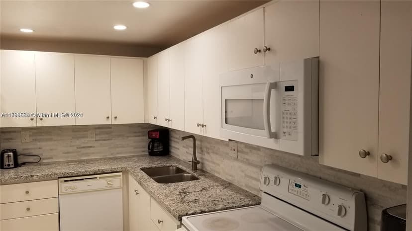 1833 S Ocean Dr # 207, Hallandale Beach FL 33009