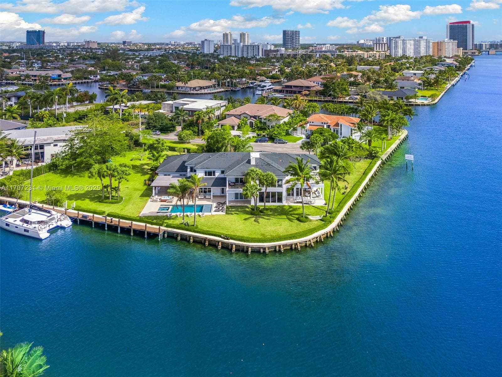 101 Holiday Dr, Hallandale Beach FL 33009