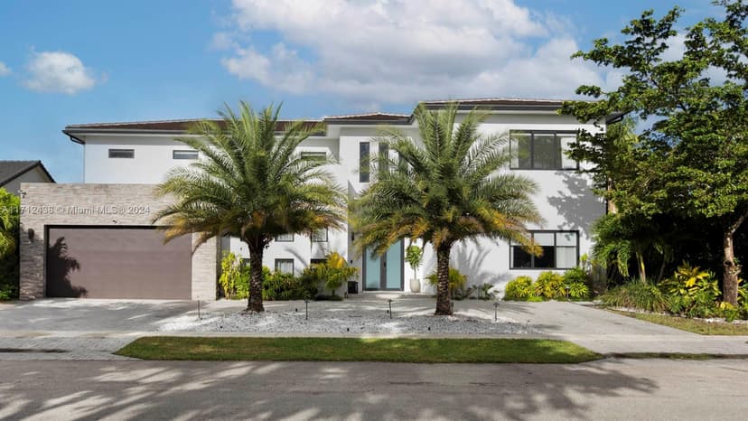 10151 SW 3rd St, Plantation FL 33324