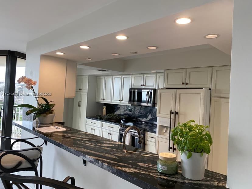 4000 Towerside Ter # 1807, Miami FL 33138