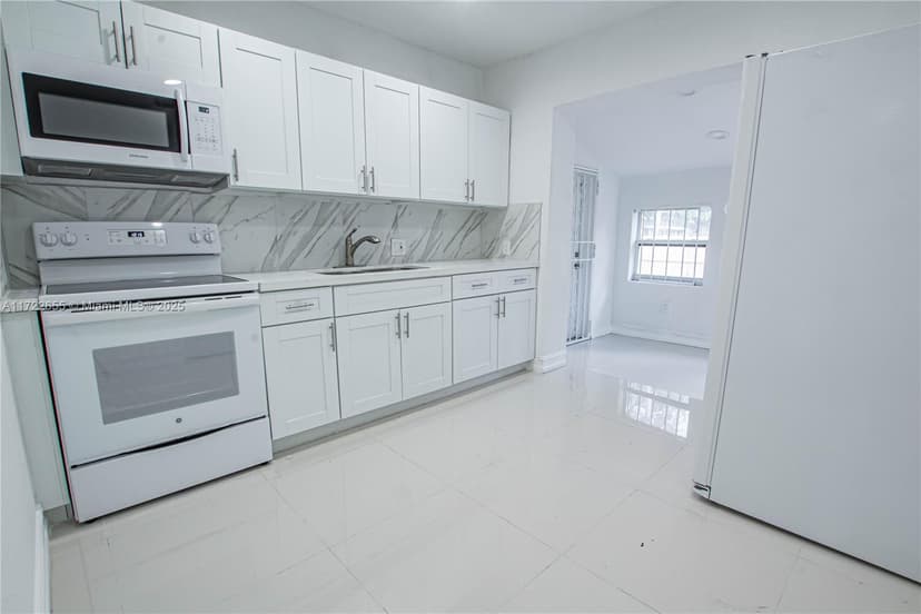 575 NW 49th St, Miami FL 33127