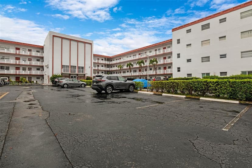 4000 NW 44th Ave # 205, Lauderdale Lakes FL 33319