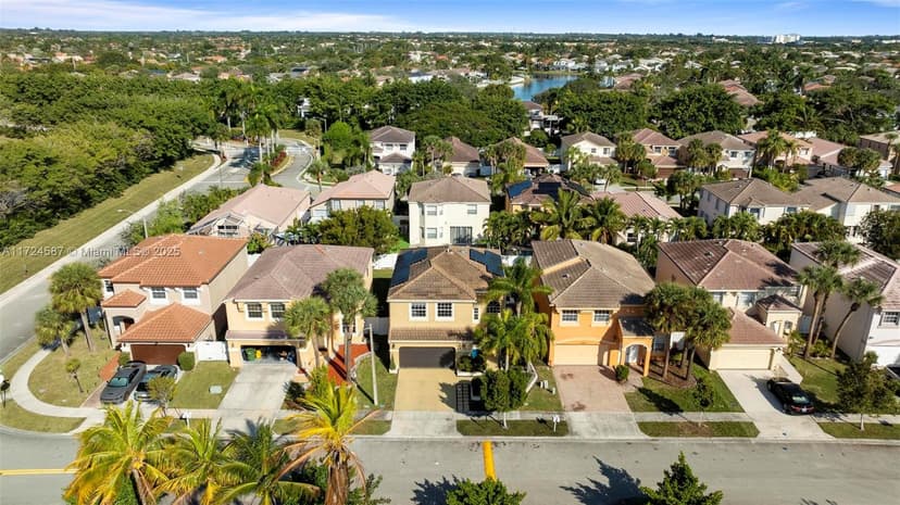 15887 NW 4th Ct, Pembroke Pines FL 33028