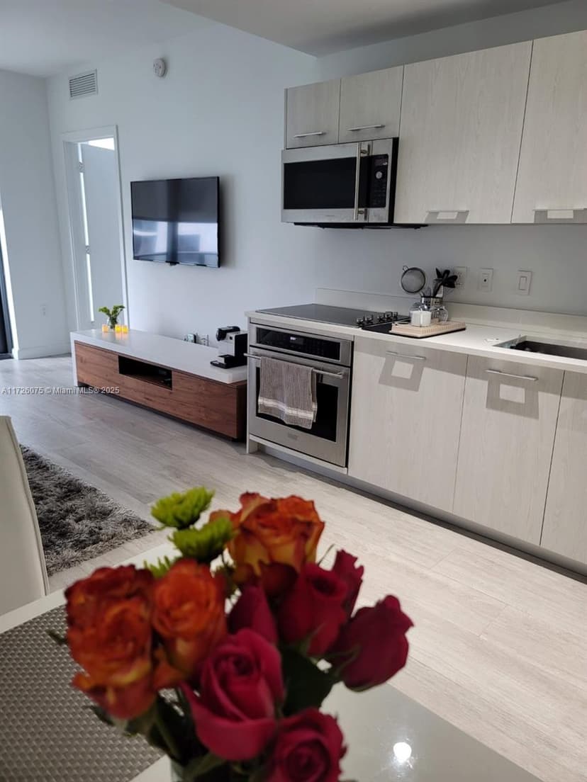 55 SW 9th St # 2709, Miami FL 33130