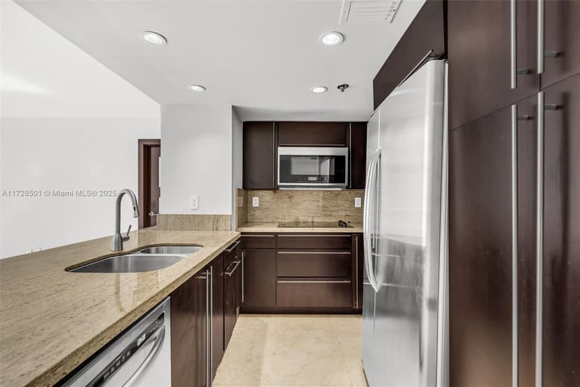 540 Brickell Key Dr # 1021, Miami FL 33131