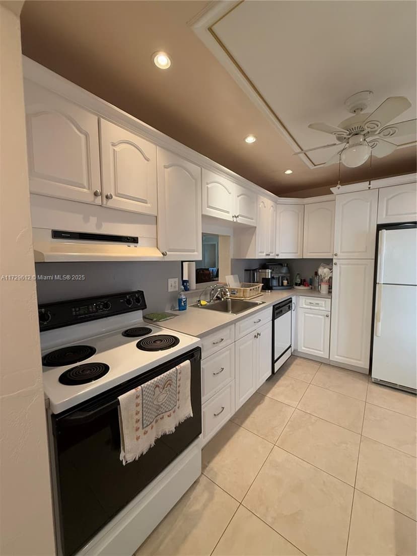 4270 NW 40th St # 202, Lauderdale Lakes FL 33319