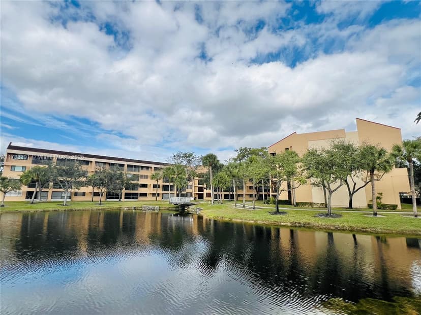 8592 W Sunrise Blvd # 204, Plantation FL 33322