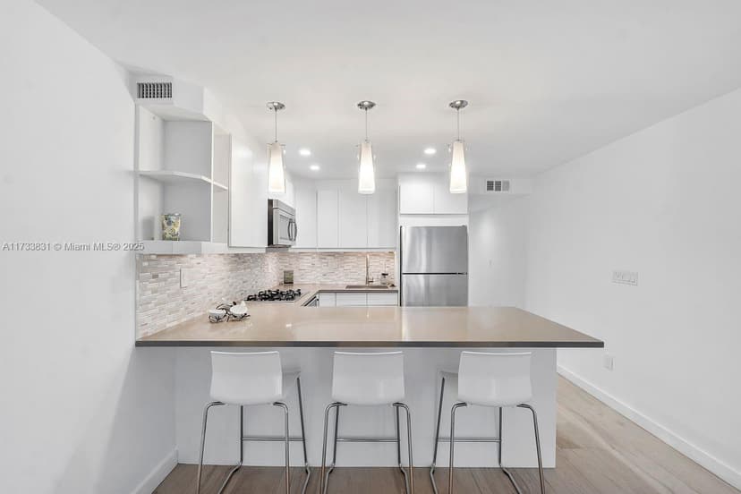 405 N Hibiscus Dr # 202, Miami Beach FL 33139
