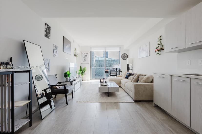 55 SW 9th St # 3005, Miami FL 33130