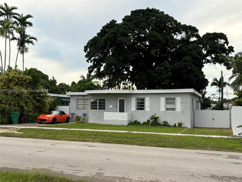 121 W 42nd St, Hialeah FL 33012