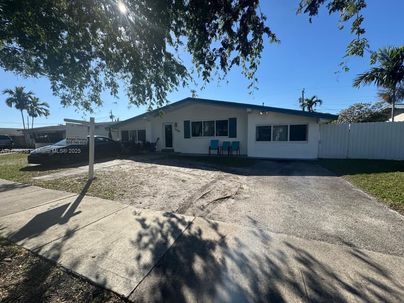 21230 NE 26th Ave, Miami FL 33180