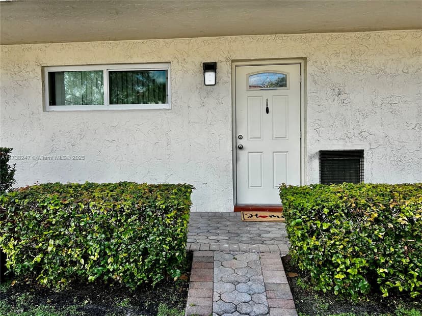 411 S Hollybrook Dr # 105, Pembroke Pines FL 33025
