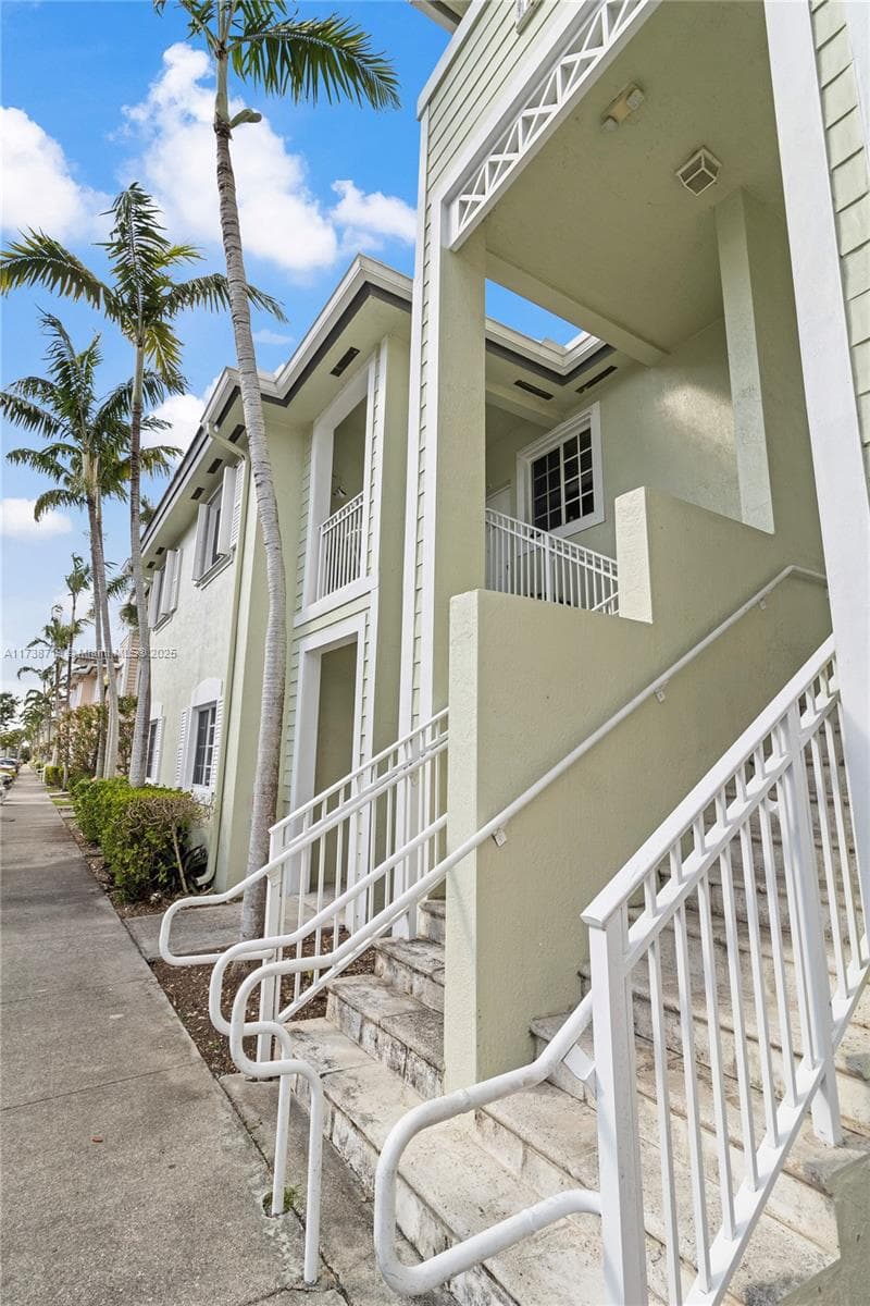 2711 NE 4th St # 202, Homestead FL 33033