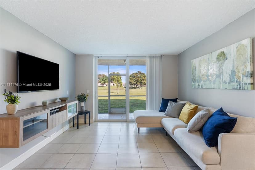 9761 Sunrise Lakes Blvd # 107, Sunrise FL 33322