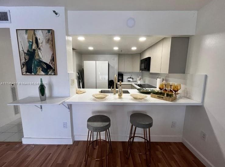 540 Brickell Key Dr # 728, Miami FL 33131