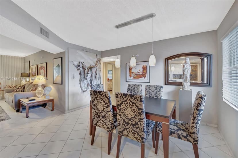 4000 NW 44th Ave # 405, Lauderdale Lakes FL 33319