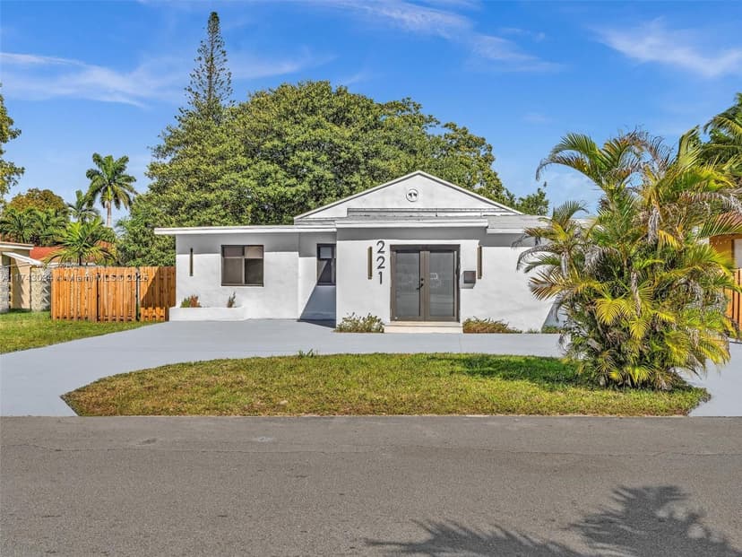 221 NE 4th St, Hallandale Beach FL 33009