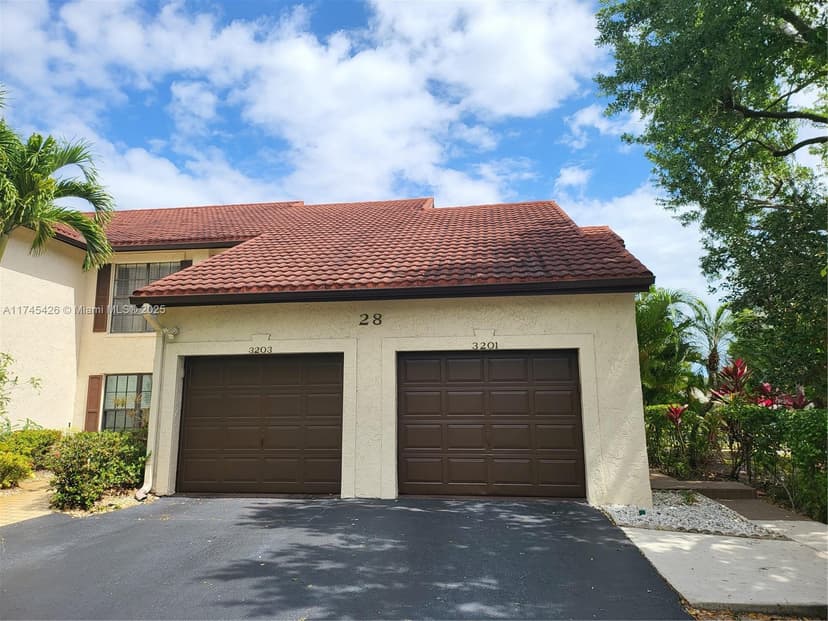 3201 Jog Park Dr, Green Acres FL 33467