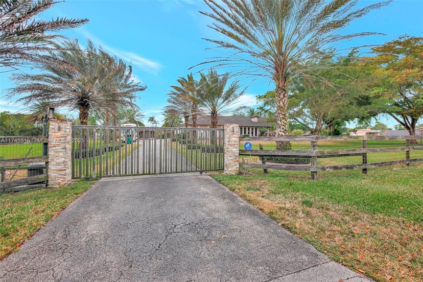 17500 SW 68th Ct, Southwest Ranches FL 33331