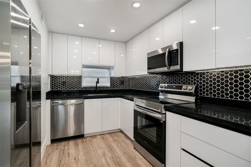 8901 S Hollybrook Blvd APT 109, Pembroke Pines FL 33025