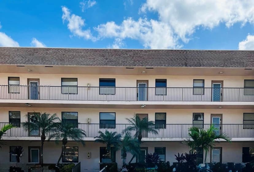 10332 Sunrise Lakes Blvd # 103, Sunrise FL 33322