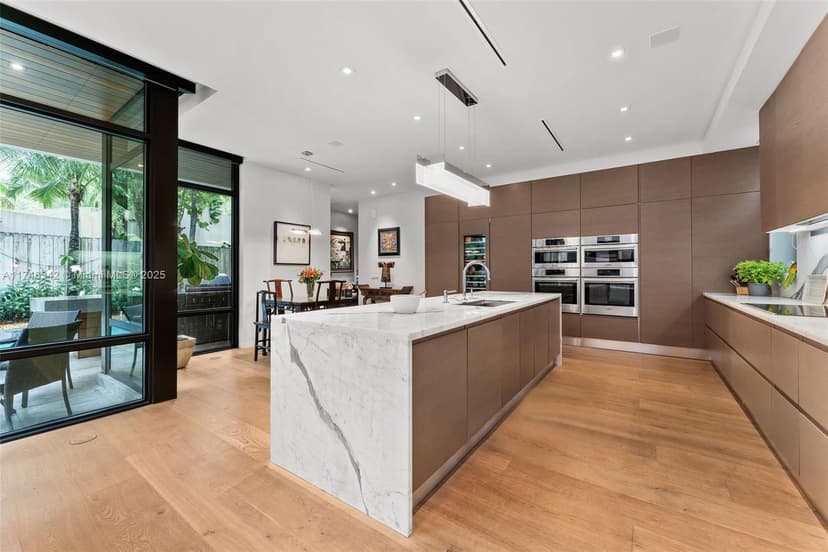 2803 Crystal Ct, Coconut Grove FL 33133