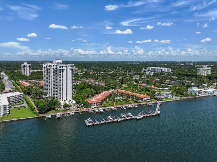 4000 Towerside Ter, Miami FL 33138
